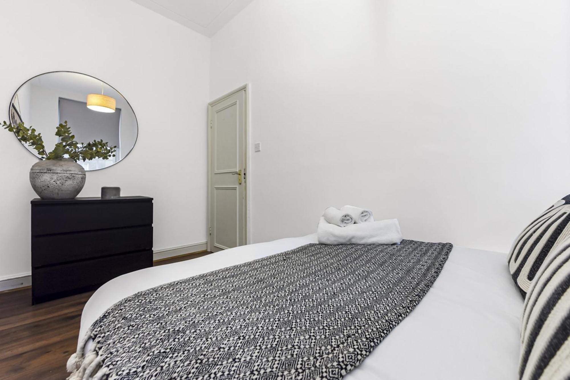 2 Bed Apartment- Mayfair 1 Лондон Экстерьер фото